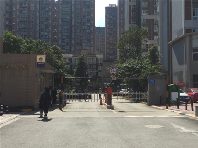 小区限高杆拦住救护车，家属欲起诉物业 限高杆耽搁了抢救时间？