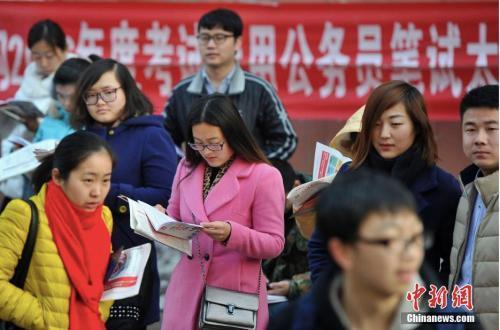 国考报名今日18时截止 过审人数已近百万