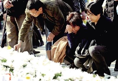 市民悼念昆明暴恐案遇难者：愿天堂再无暴力