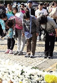 市民悼念昆明暴恐案遇难者：愿天堂再无暴力